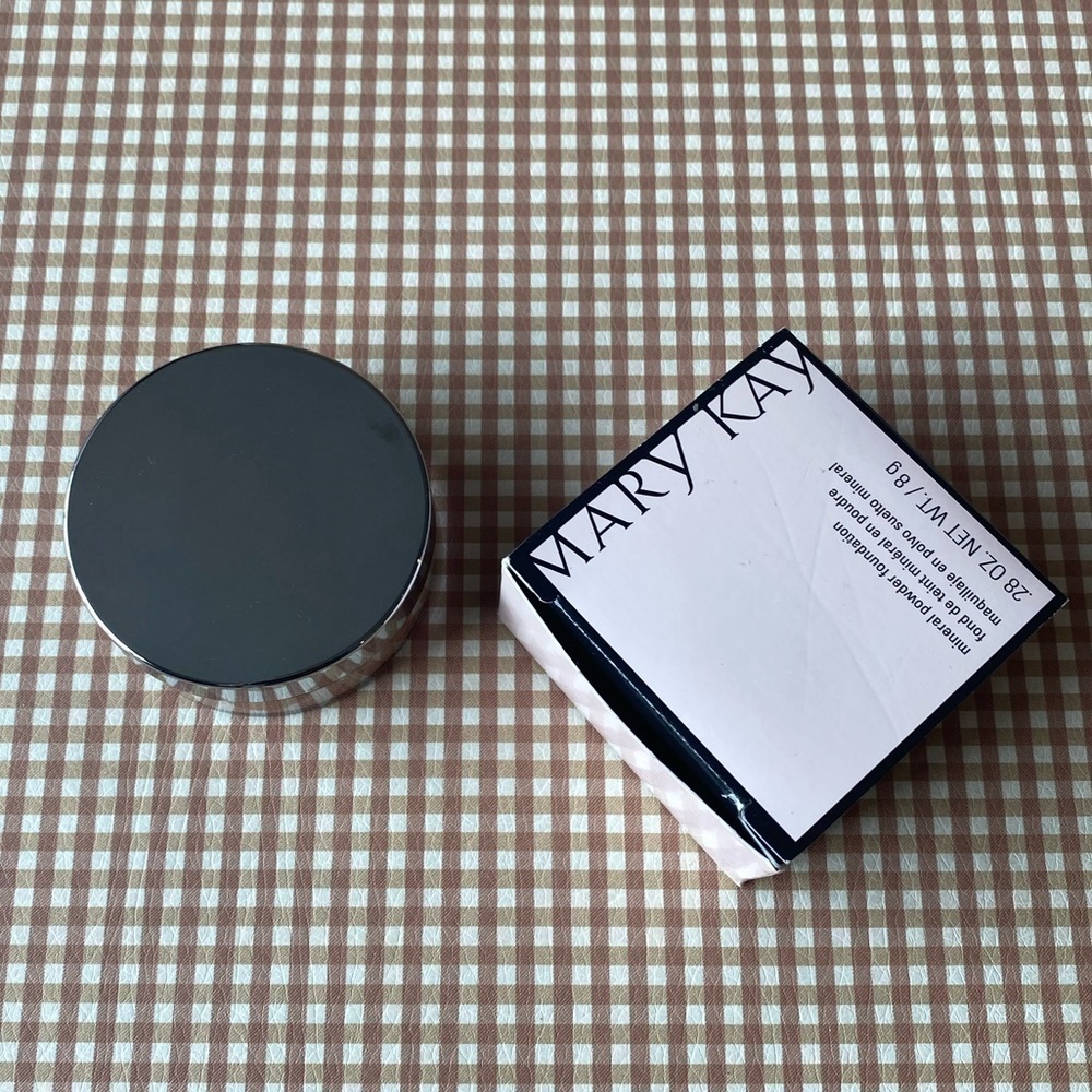 MARY‎ KAY MINERAL POWDER
FOUNDATION. BRONZE 4. DISCONTINUED. NEW